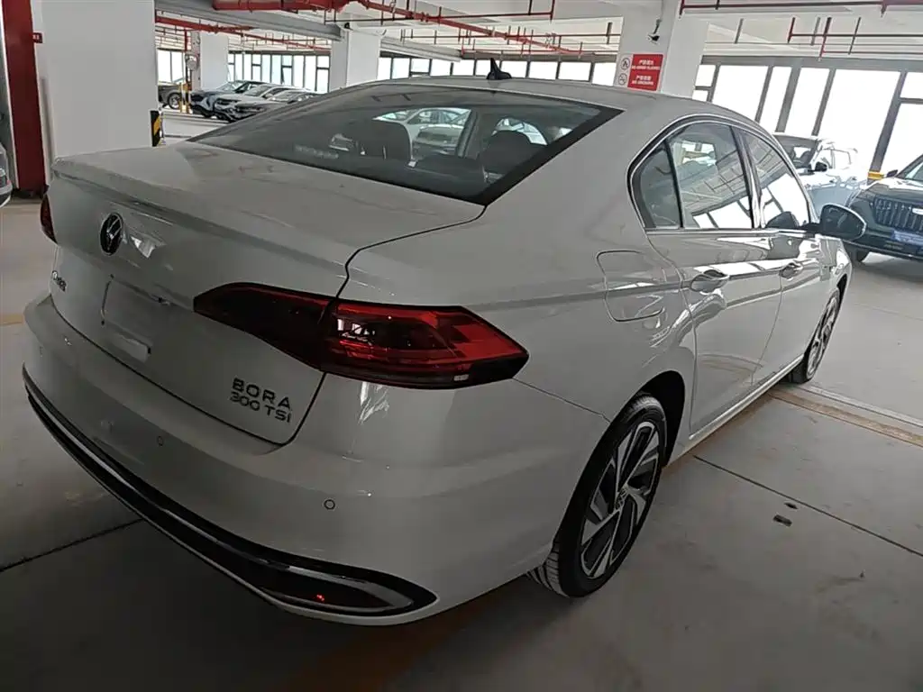 Volkswagen Bora 2024 300TSI DSG Premium Ride Edition фото 7
