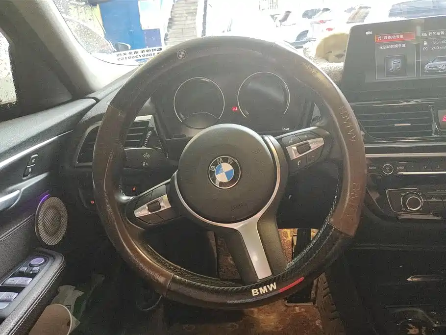 BMW 1 Series 2023 125i M Sport Shadow Edition фото 15