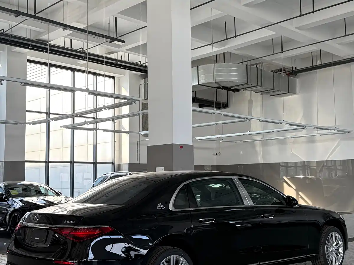 Mercedes-Benz Maybach S-Class 2025 Model S 580 4MATIC фото 4