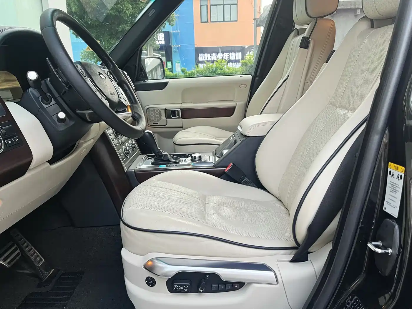 Land Rover Range Rover 2012 5.0 SC V8 фото 8
