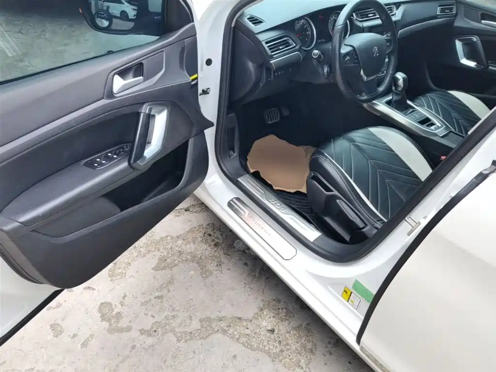 Peugeot 408 2015 Model 1.2T Automatic Luxury Edition фото 16
