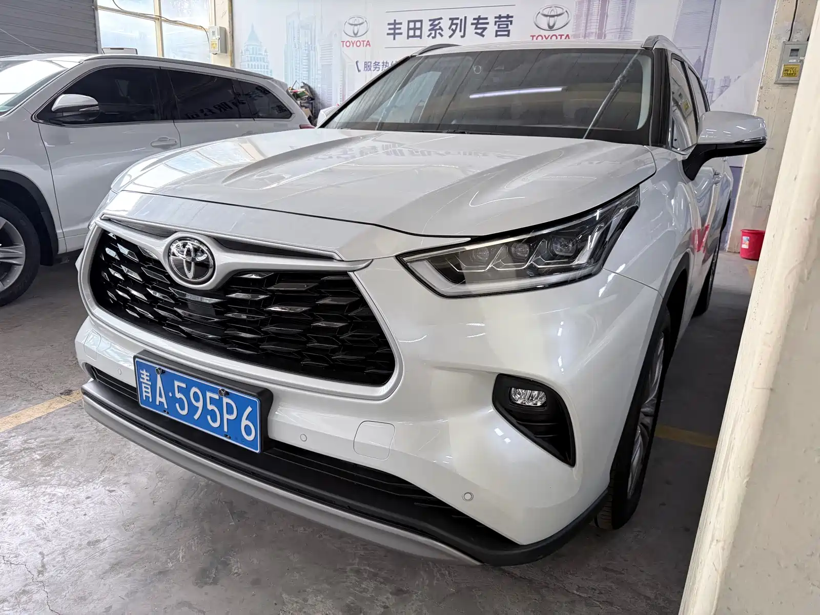 Photo 1 - Toyota Highlander