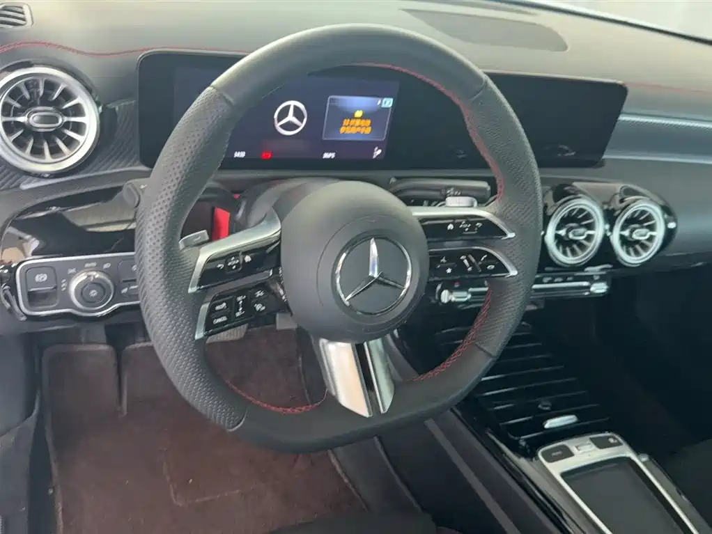 Mercedes-Benz A-Class 2025 A 200 L Fashion Edition фото 3