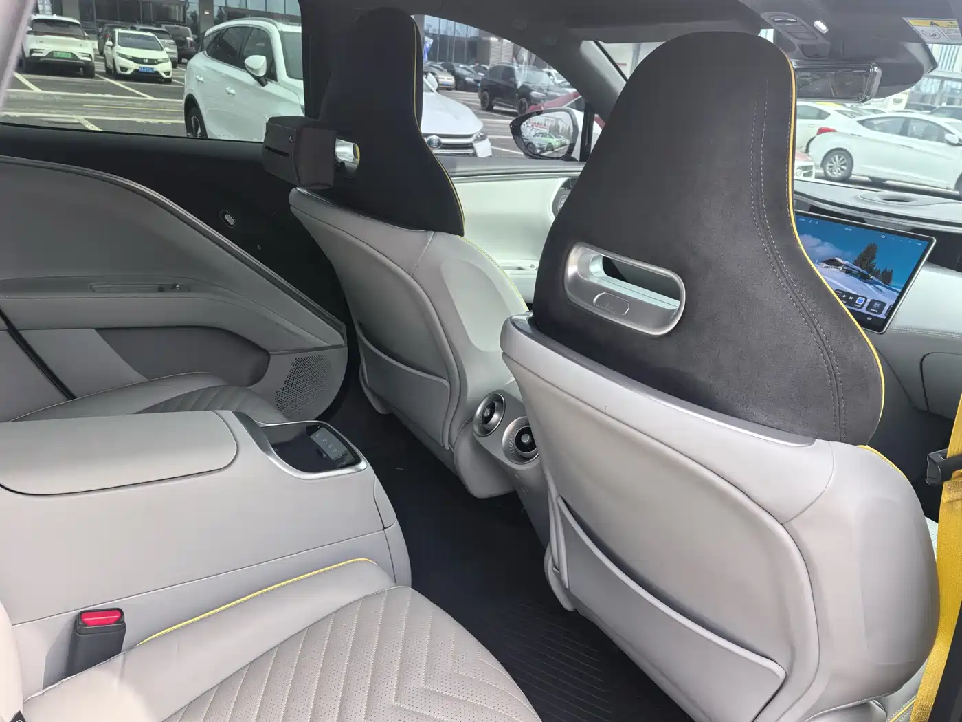 Avatr 11 2022 Long Range Dual Motor Luxury Edition 4-Seater фото 14