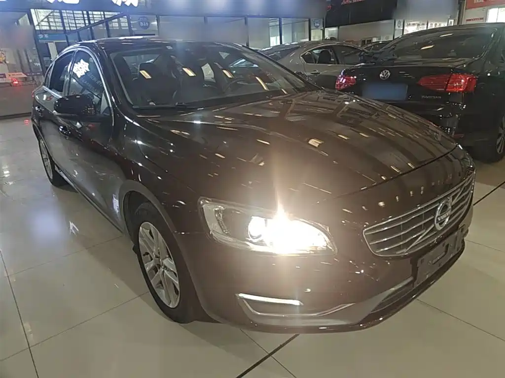 VOLVO S60