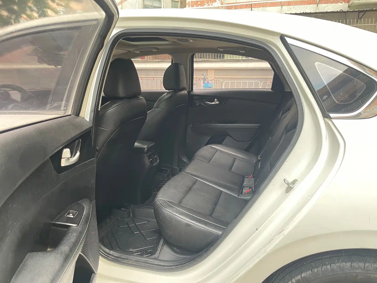 Photo 14 - Kia K3