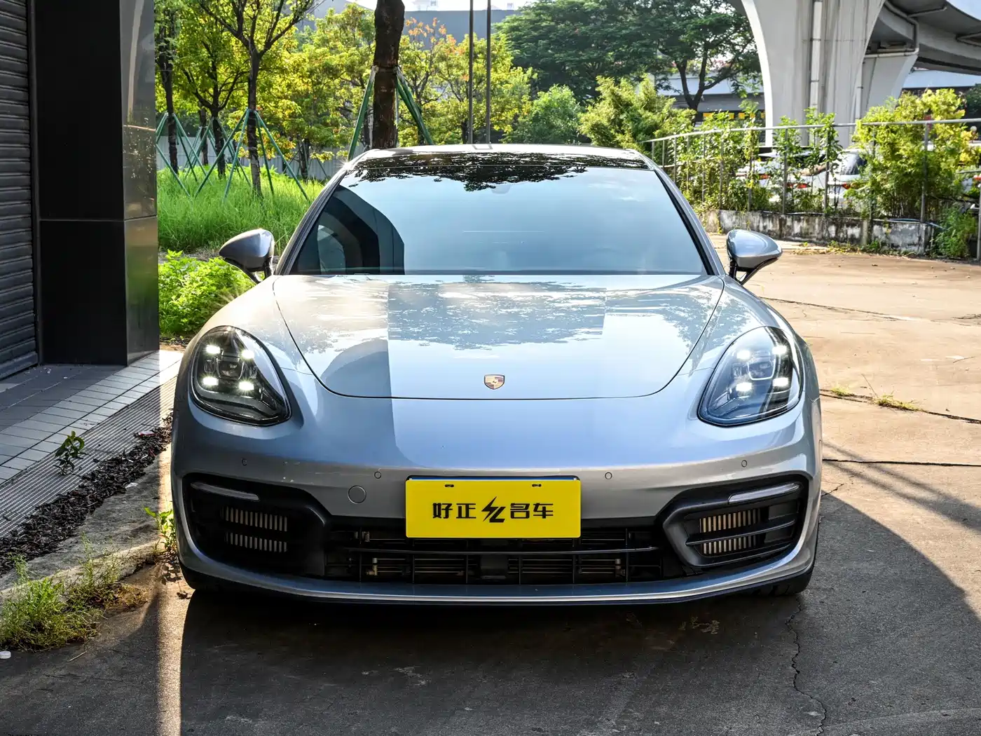 Фото 2 - Porsche Panamera