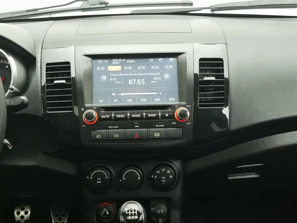 Landwind X8 2015 2014 Explorer Edition 2.0T Gasoline 4x2 Premium Luxury