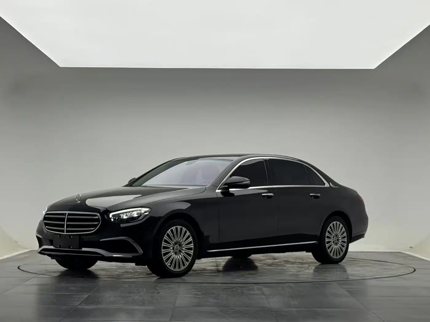 Mercedes-Benz E-Class 2022 E 300 L Fashion фото 3