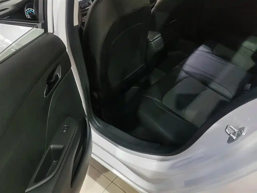Chevrolet Cavalier 2019 320 Automatic Joy Edition фото 17