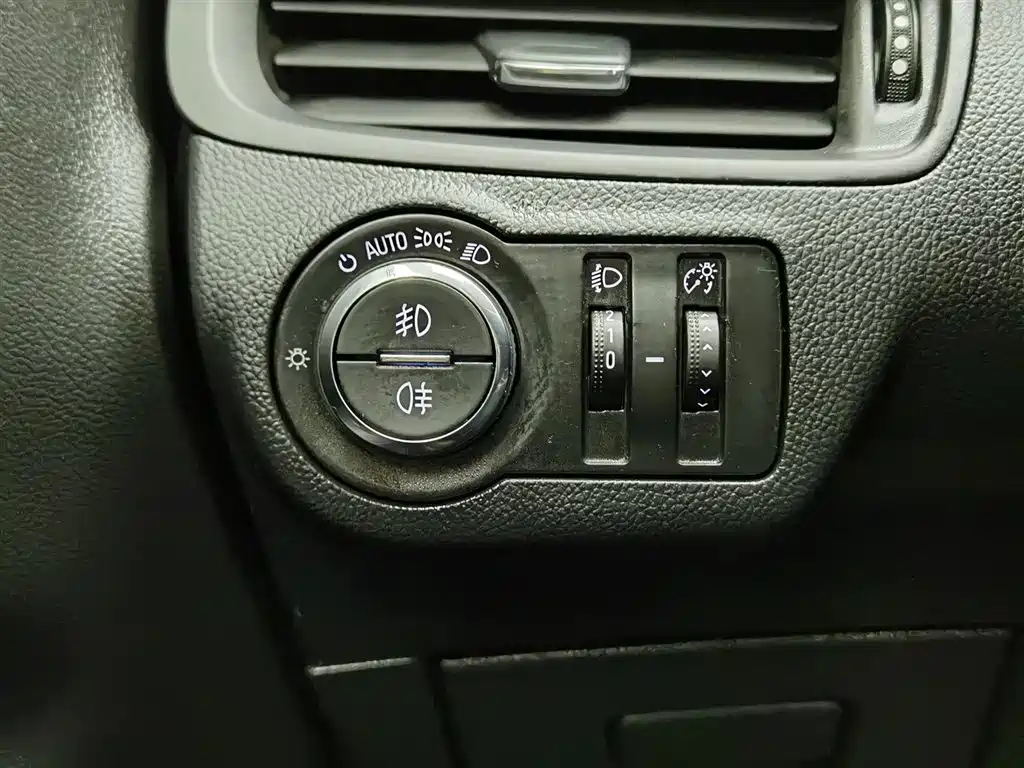 Buick Envision Plus 2016 20T 2WD Leading фото 21
