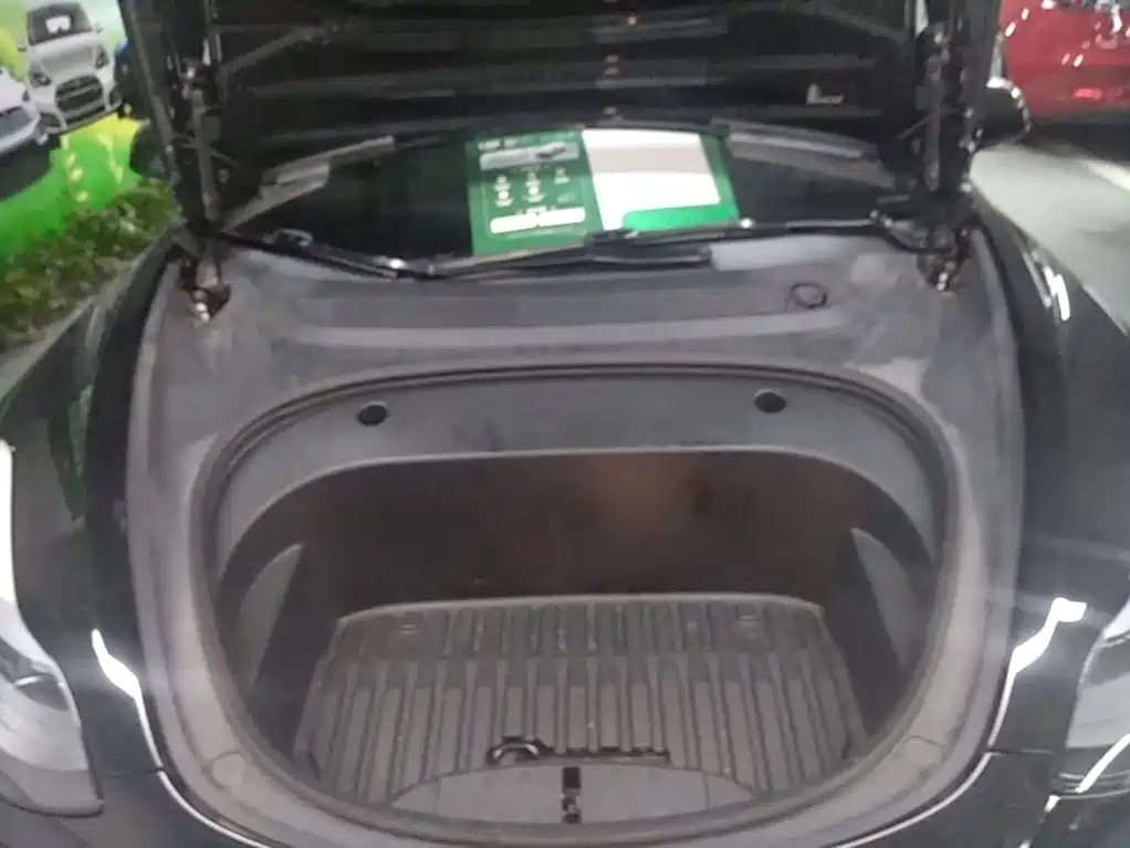 Фото 20 - Tesla Model 3