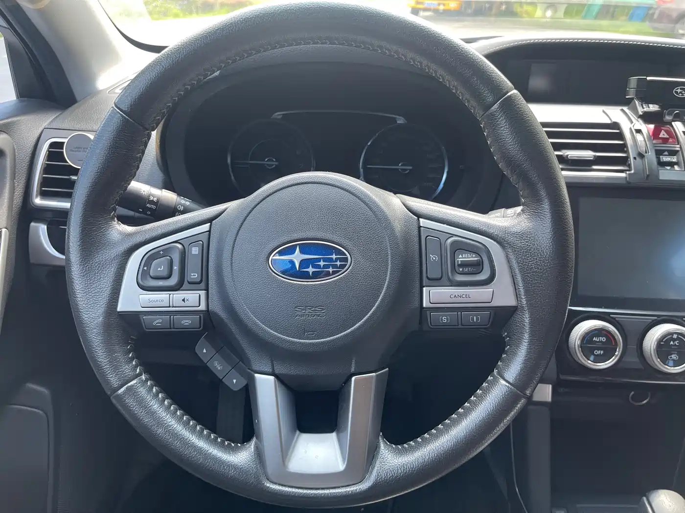 Subaru Forester 2018 2.0i Luxury Navigation Edition фото 10