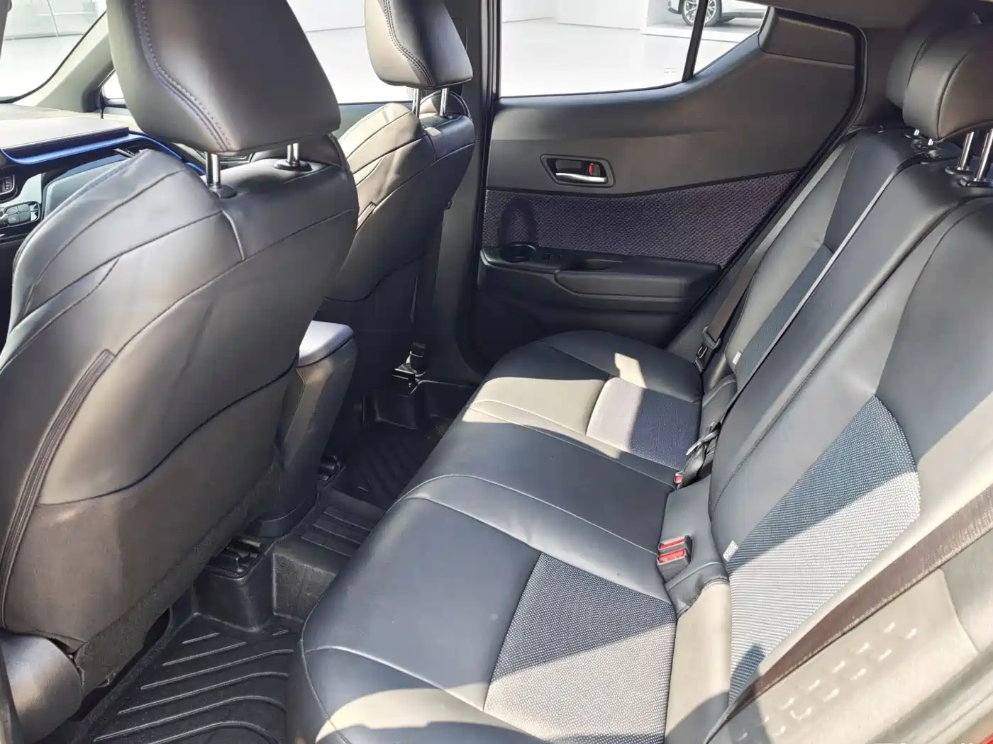 Toyota C-HR 2021 2.0L Comfort Edition фото 8