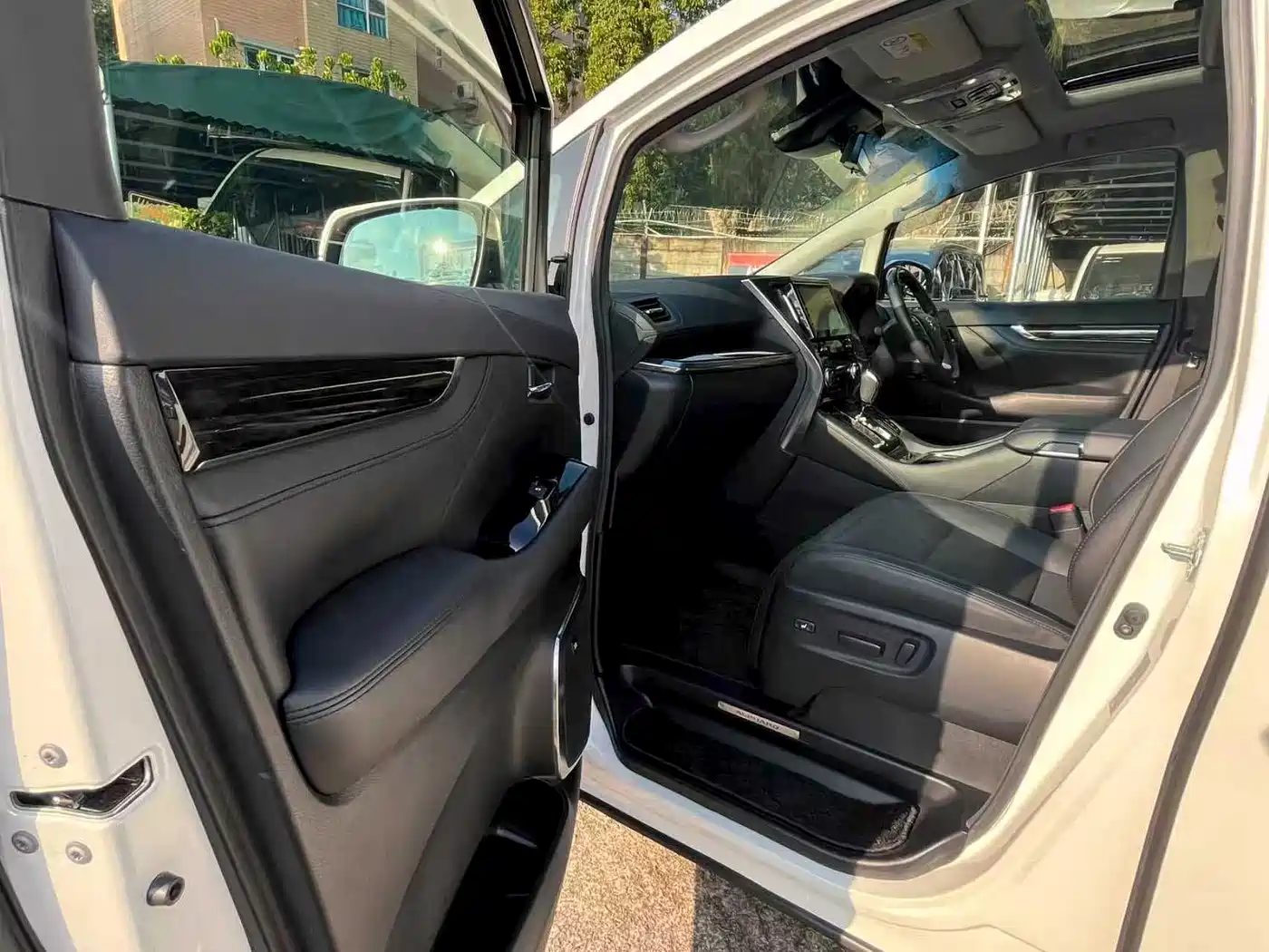 Toyota Alphard 2015 3.5L Luxury Edition фото 9