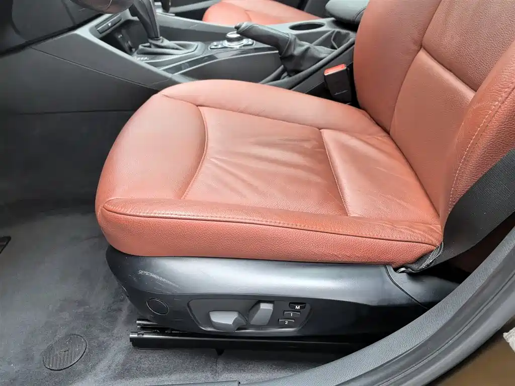 BMW X1 (Import) 2010 sDrive18i Luxury Model фото 20