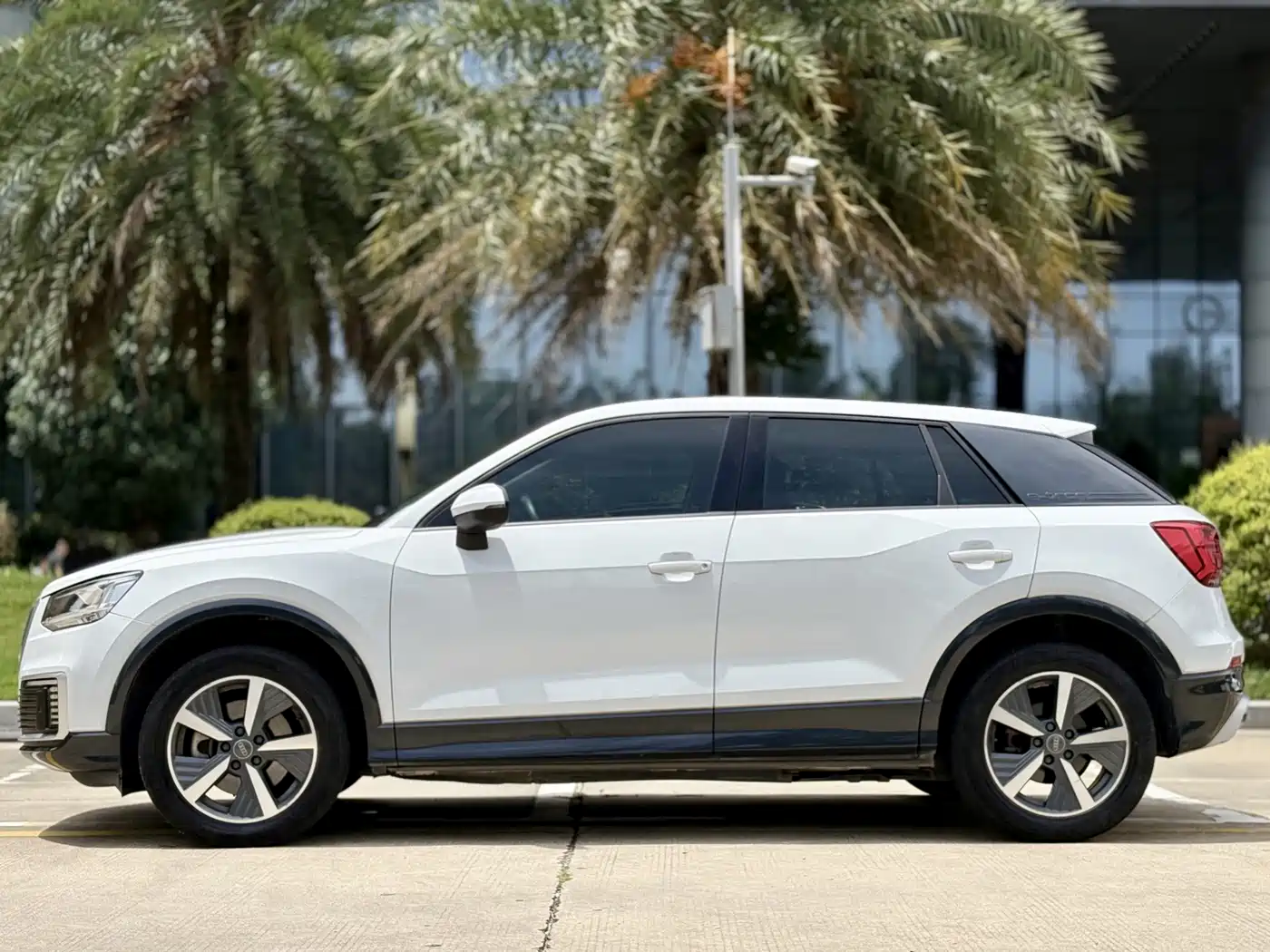 Фото 11 - Audi Q2L e-tron