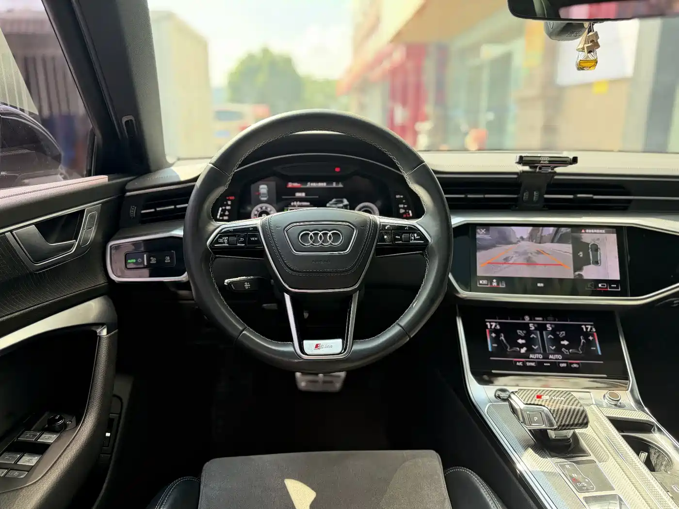 Фото 8 - Audi A6L