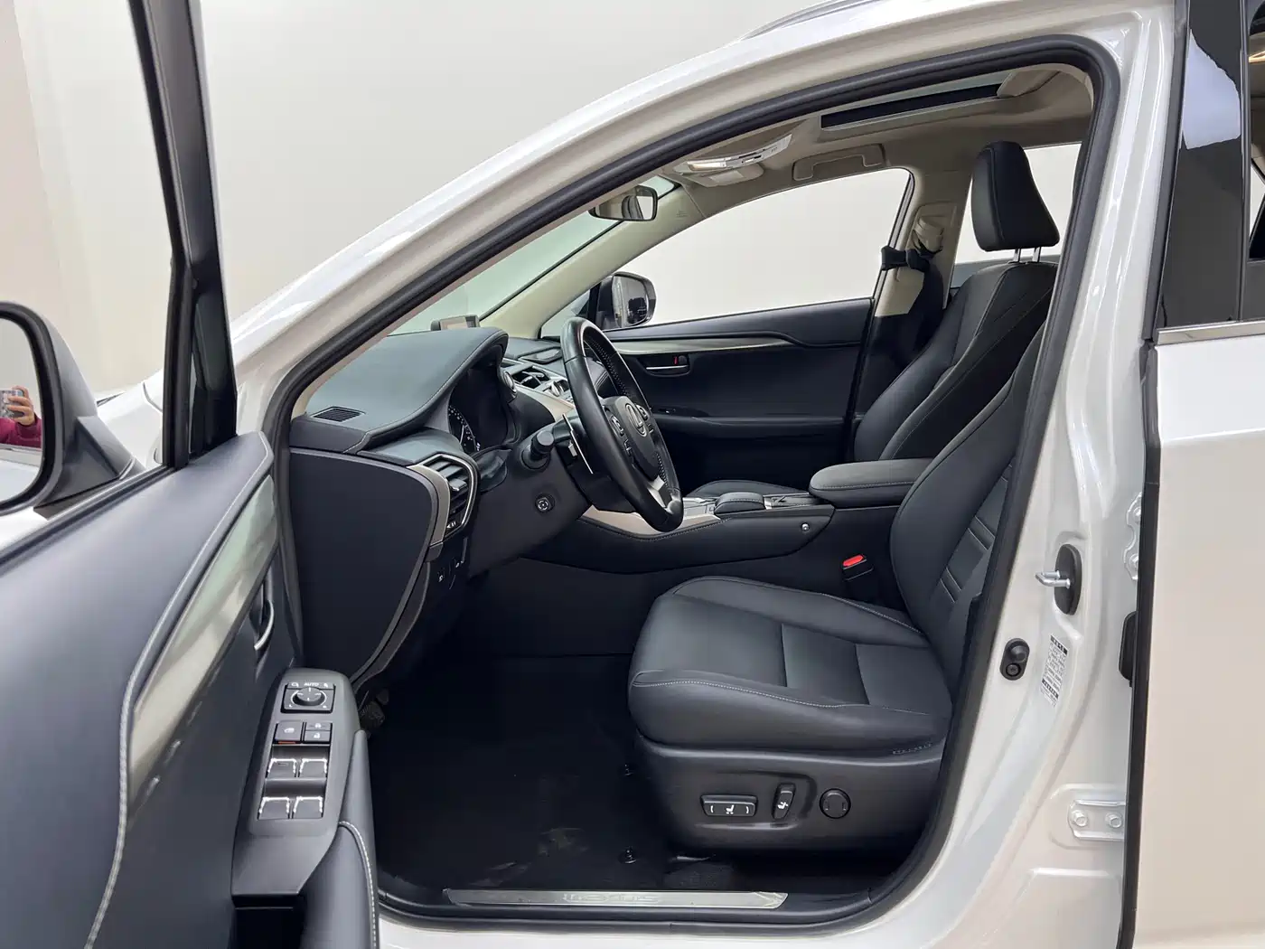 Lexus NX 2020 300h FWD F Sport China VI фото 16