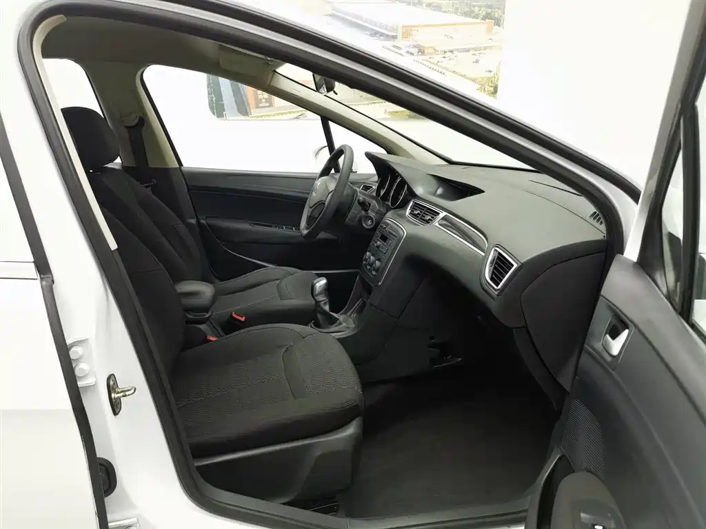 Peugeot 308 2014 Model Joy Edition Classic 1.6L Manual Superior Style фото 23
