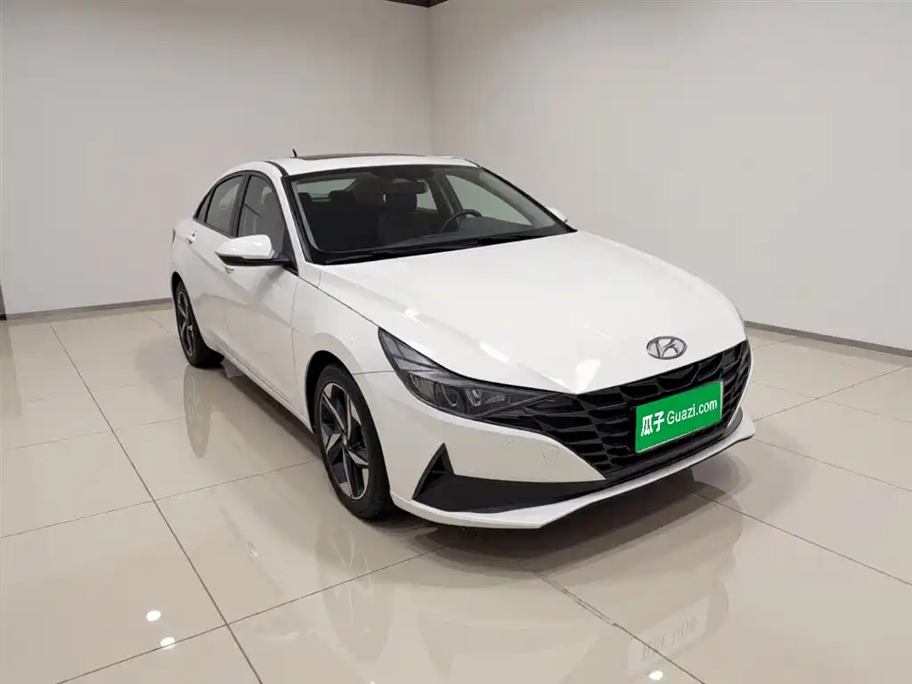 Hyundai Elantra 2021 1.5L CVT LUX Premium Edition фото 22