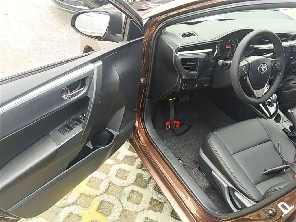 Toyota Levin 2016 Hybrid 1.8H GS E-CVT Elite Sunroof фото 16