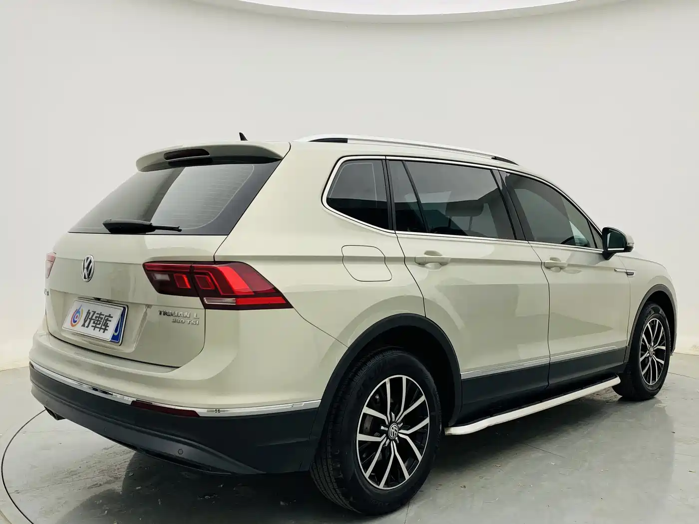 Volkswagen Tiguan L 2018 Facelift 330TSI Automatic 2WD Luxury Edition фото 5