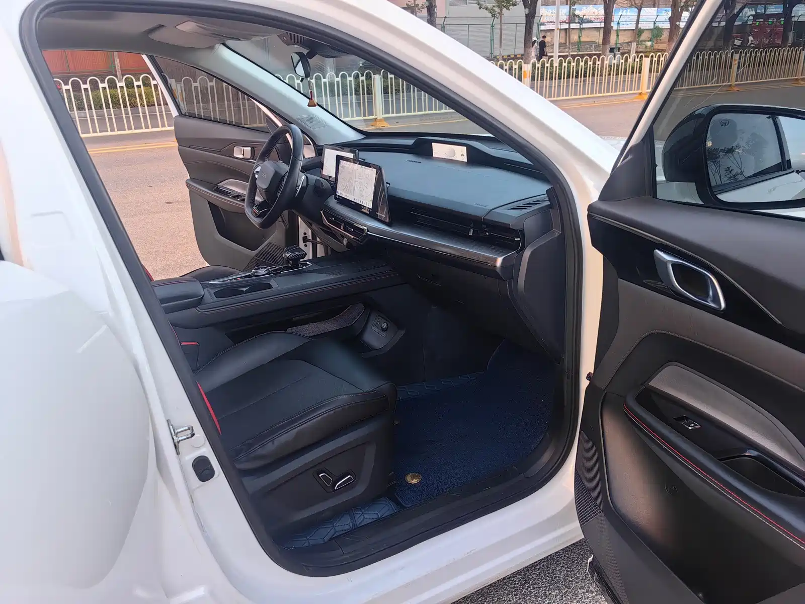 Photo 5 - Changan Oshan Z6
