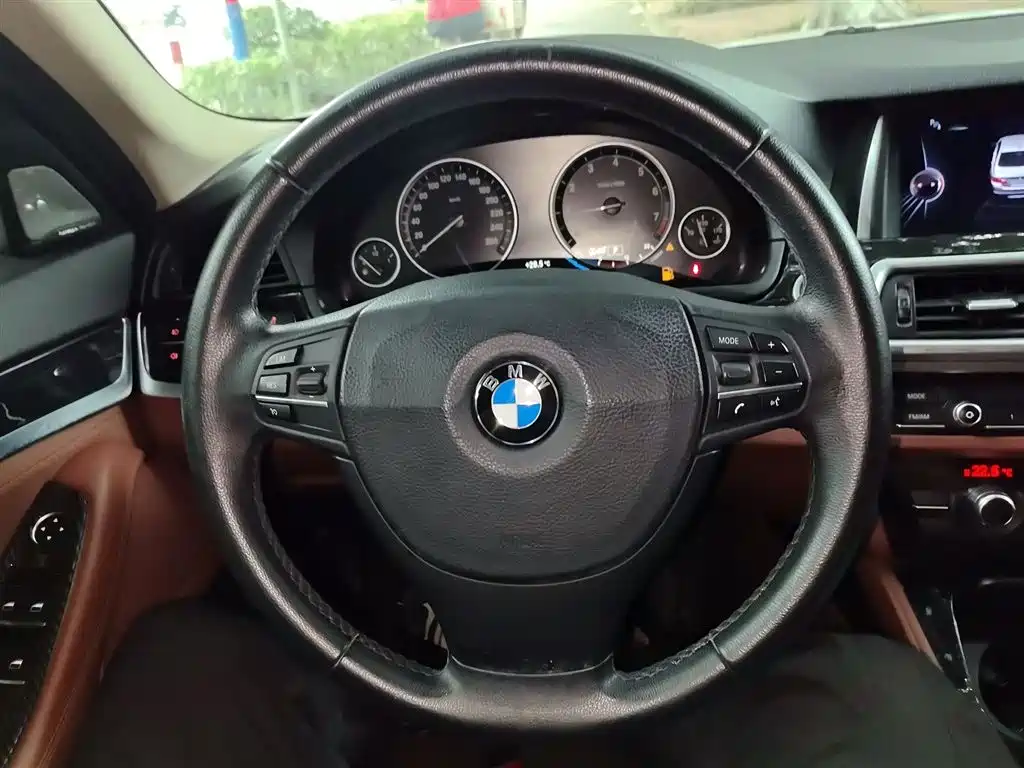 BMW 5 Series 2014 520Li Elegance фото 3