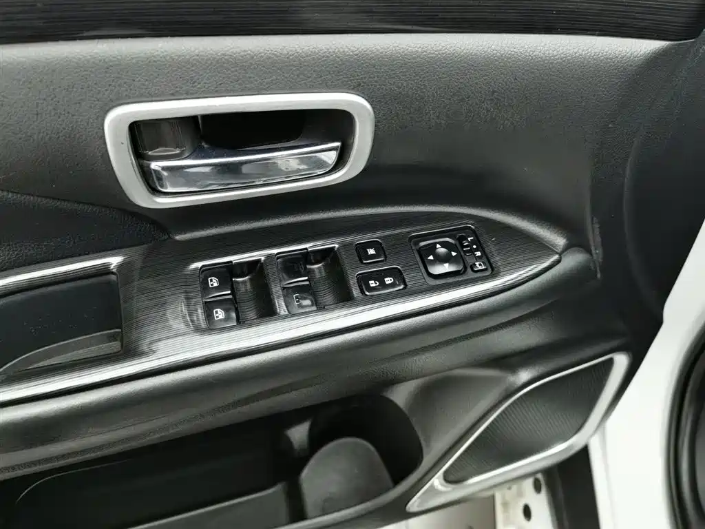 Mitsubishi Outlander 2018 2.0L 2WD Glory Edition 5-seater фото 9