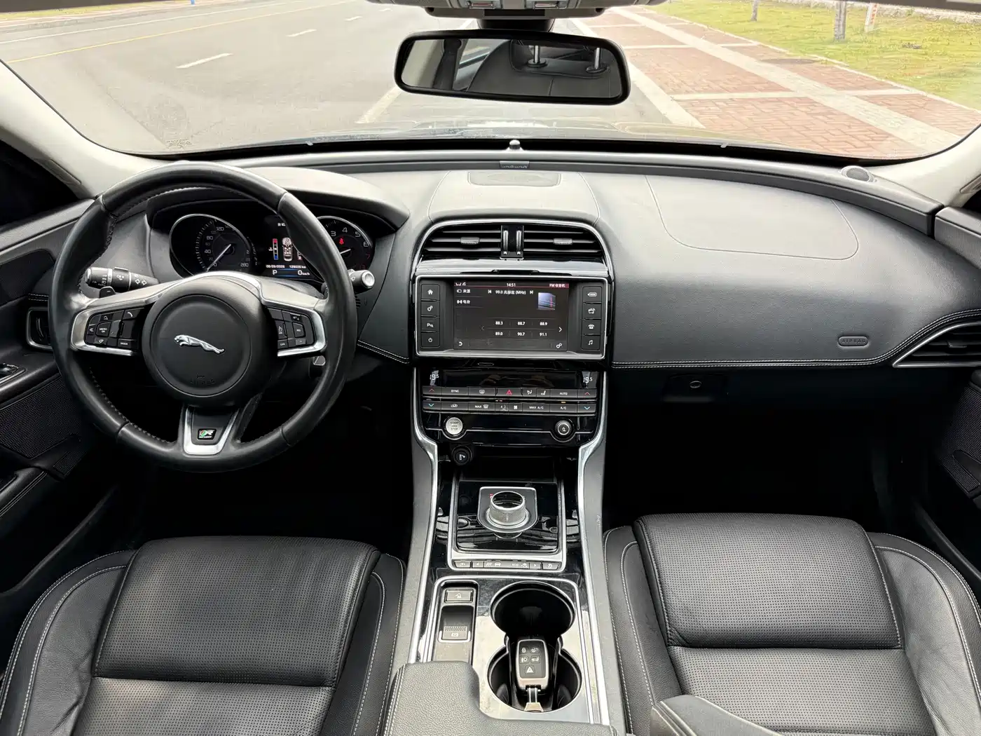 Jaguar XE 2016 2015 2.0T 200PS R-Sport
