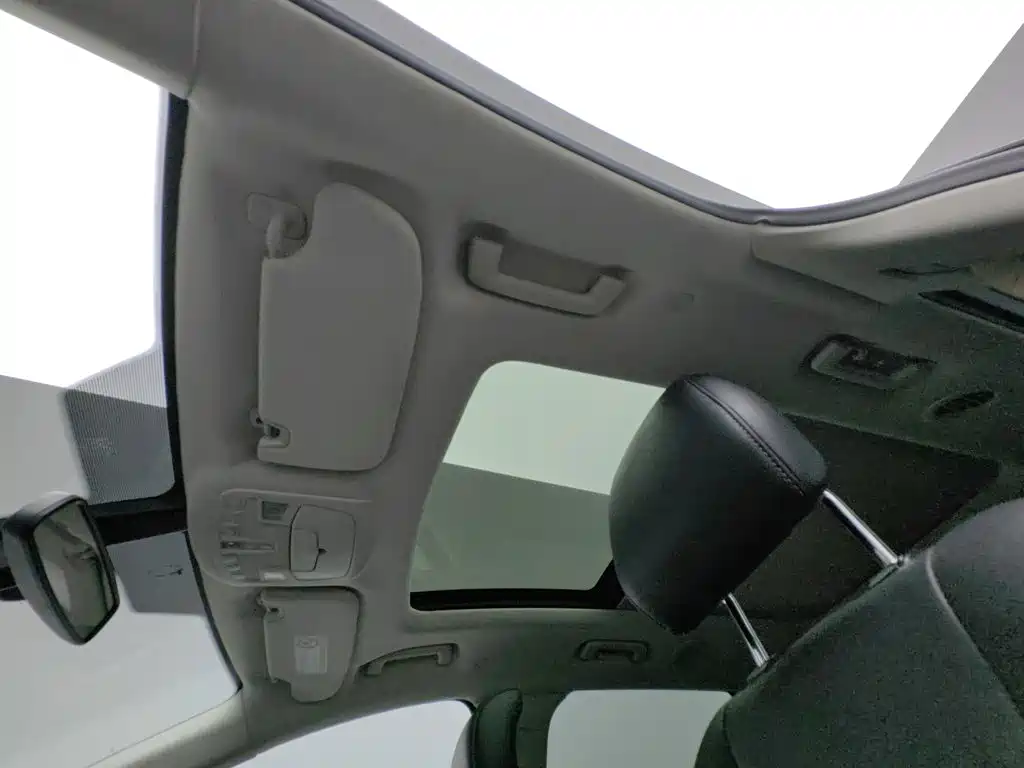 Фото 14 - Ford Edge
