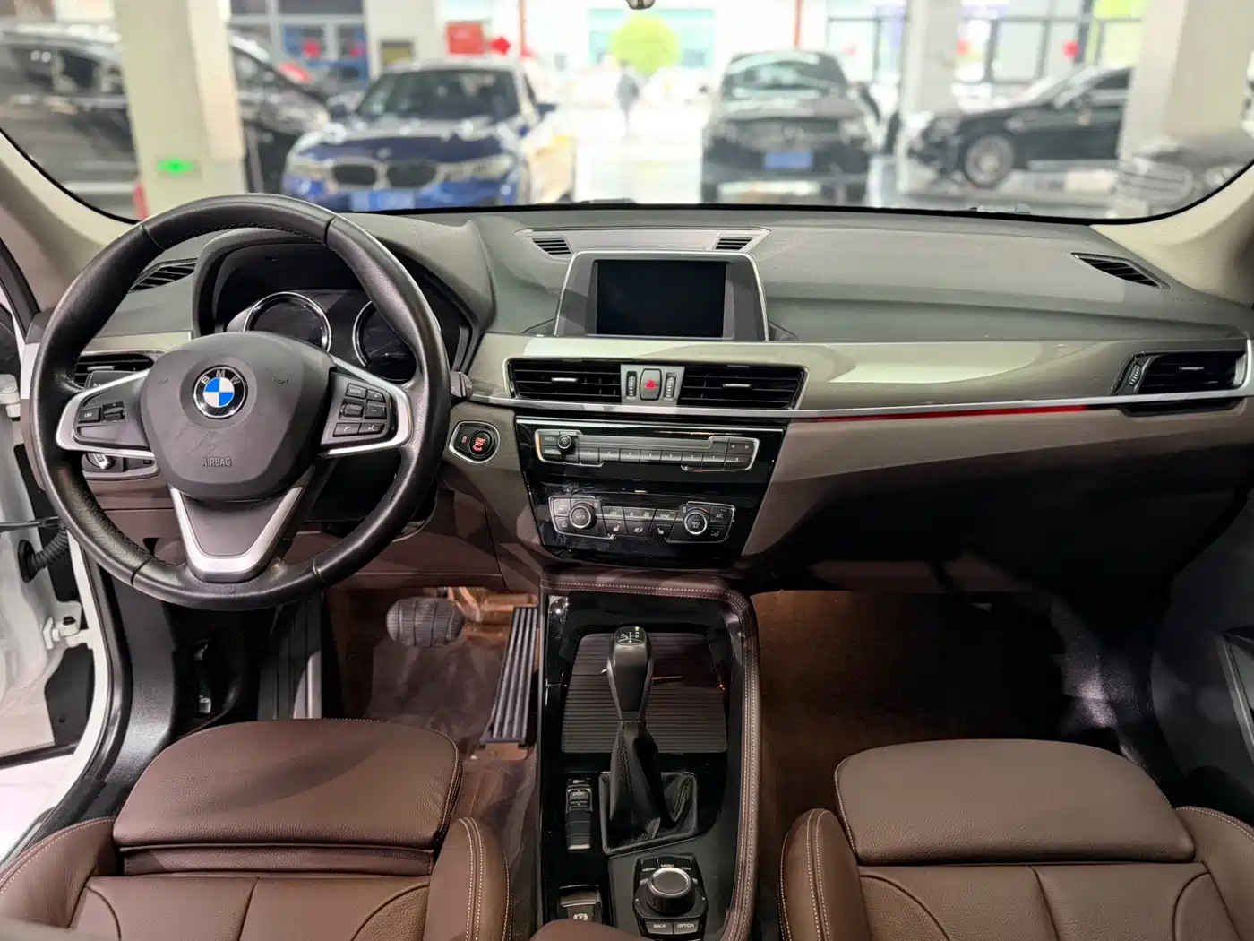 BMW X1 2019 sDrive18Li Premium Model фото 10