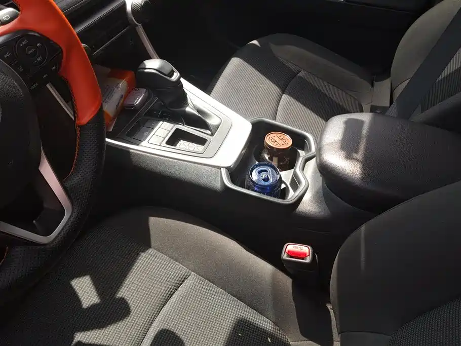 Toyota RAV4 Rongfang 2022 2.0L CVT 2WD Urban Edition фото 16