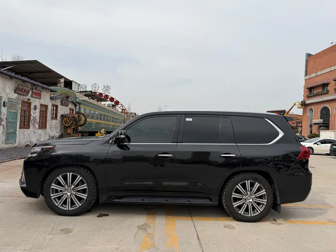 Lexus LX 2016 570 Luxury Premium Edition фото 7