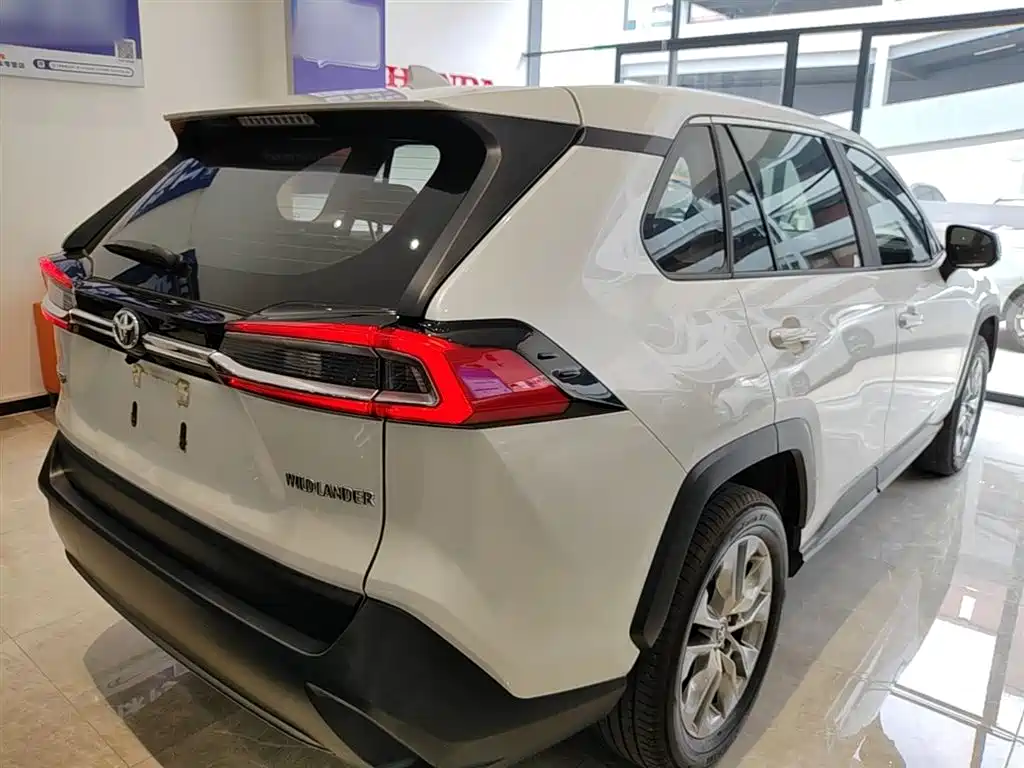 Toyota Wildlander 2023 2.0L CVT FWD LE фото 7