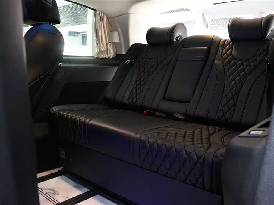 Mercedes-Benz Vito 2023 2.0T Business 7-Seater фото 16