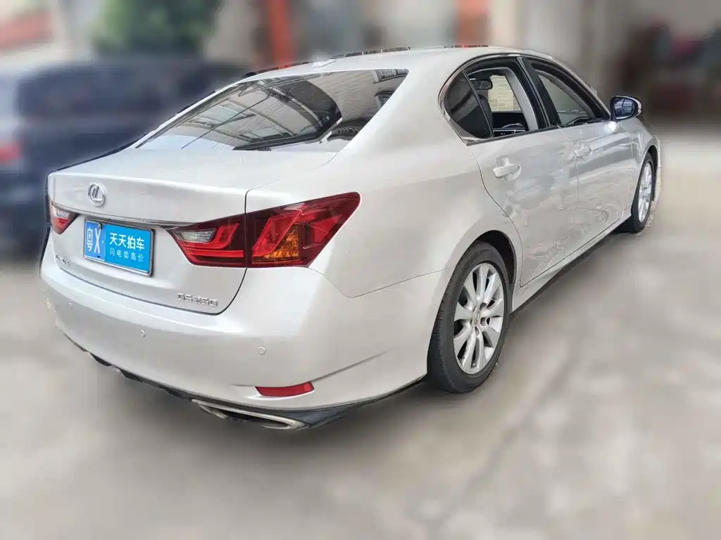 Фото 2 - Lexus GS