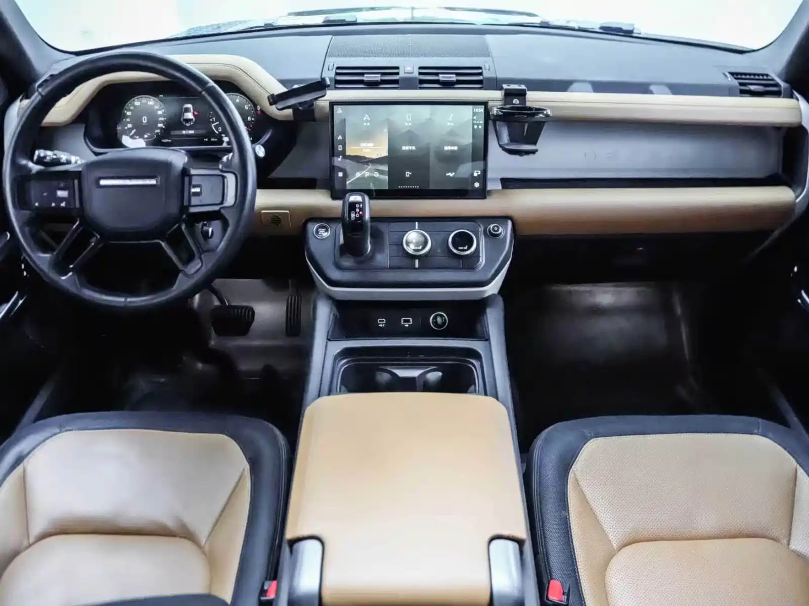 Photo 9 - Land Rover Defender