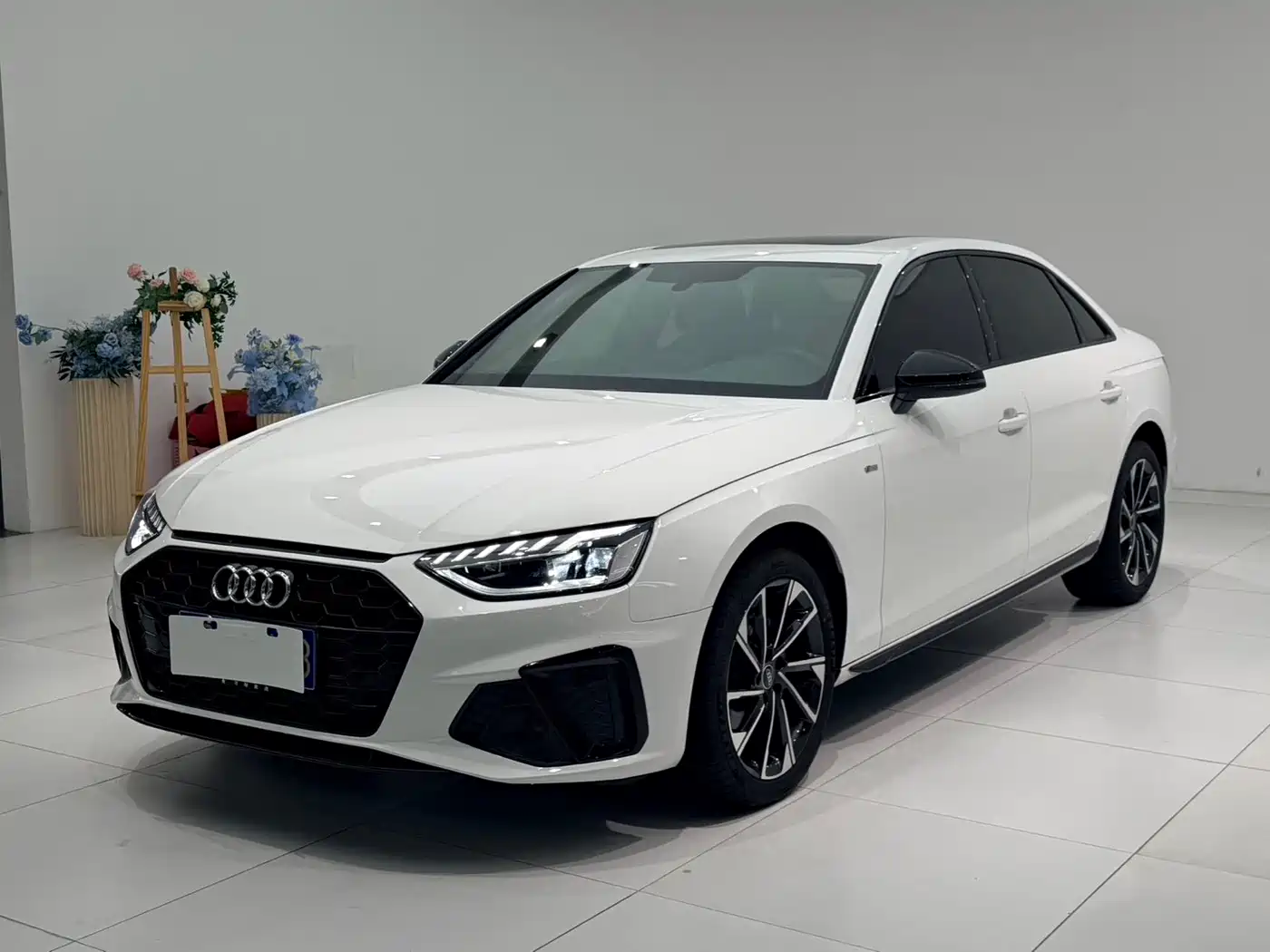 Фото 1 - Audi A4L