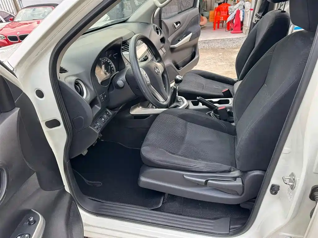 Nissan Terra 2020 2.5L XE Manual 2WD Elite Edition фото 14
