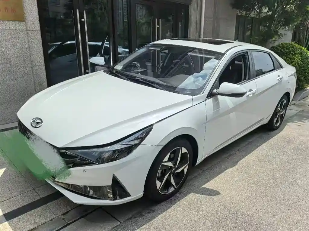 Hyundai Elantra 2022 1.5L CVT LUX Premium Edition