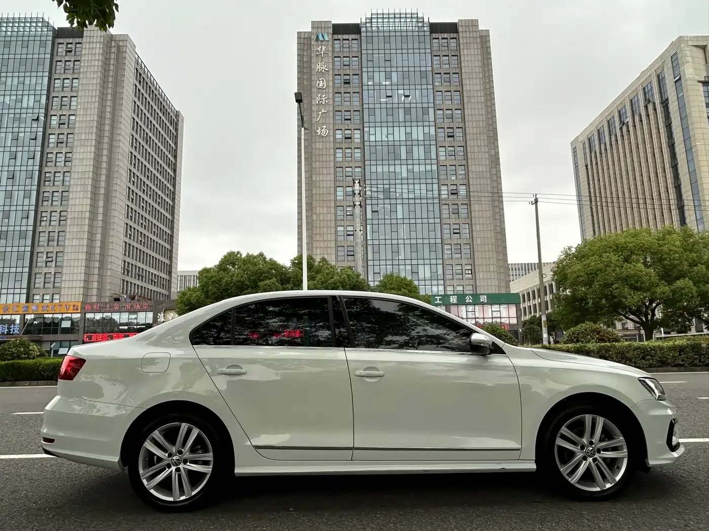 Volkswagen Sagitar 2018 280TSI DSG Spark Edition фото 4
