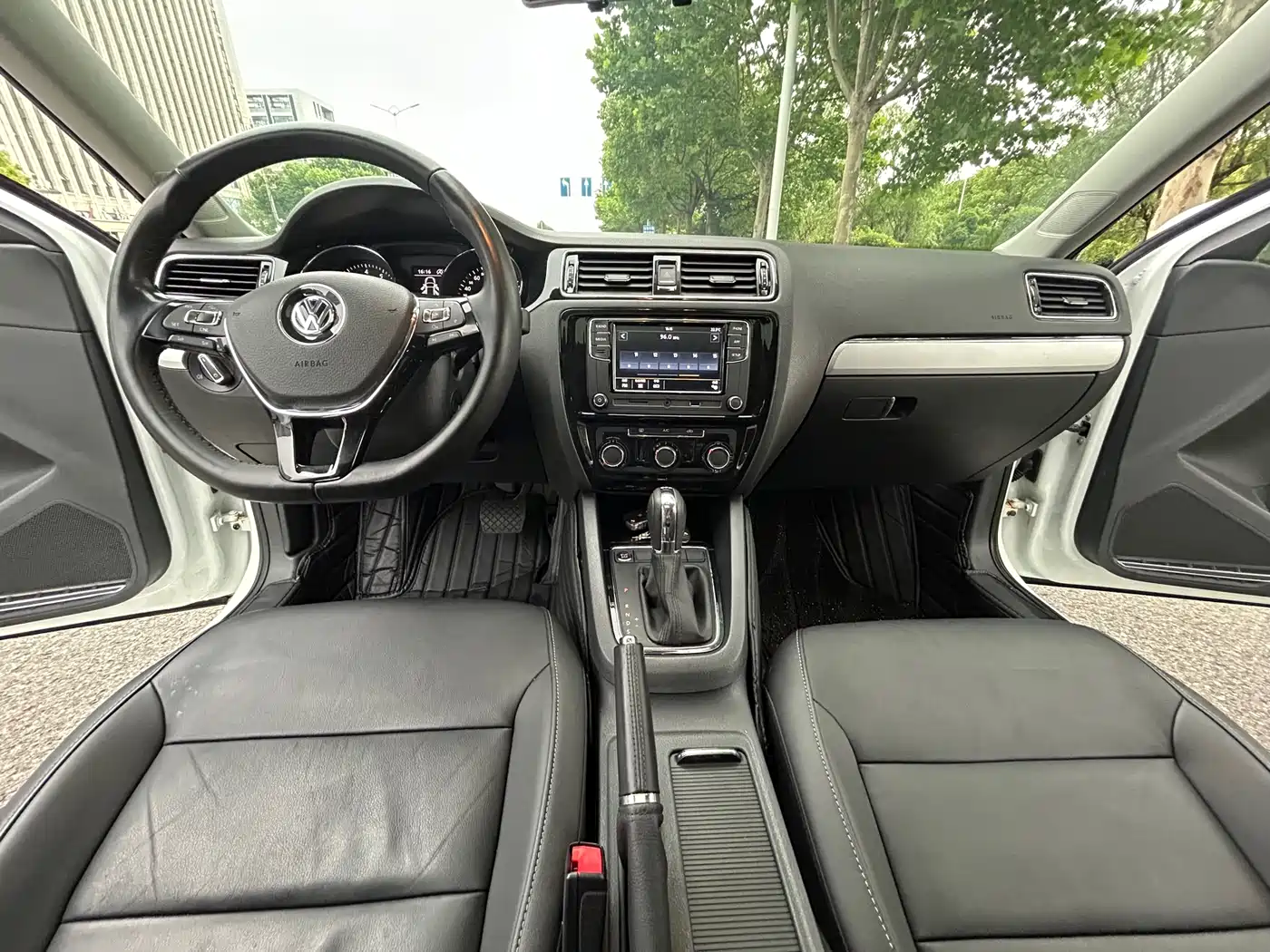 Volkswagen Sagitar 2018 280TSI DSG Spark Edition фото 13