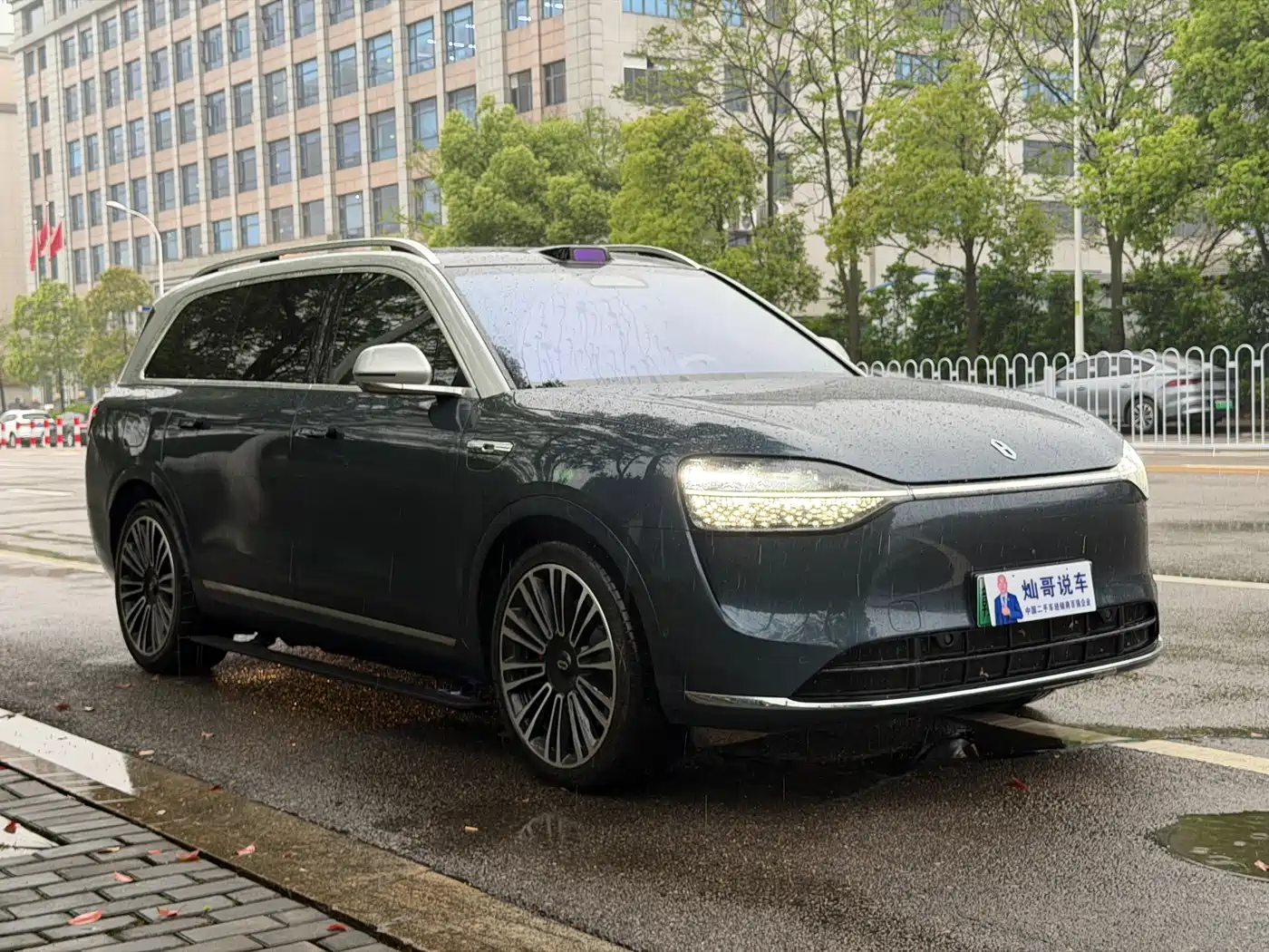 AITO Wenjie AITO M9 2024 Extended Range Ultra 42kWh 6-Seater фото 3