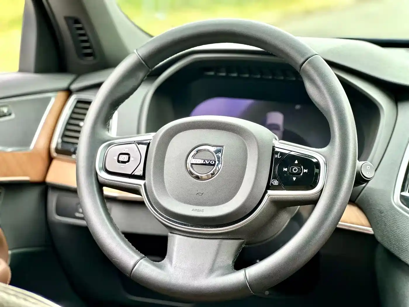 VOLVO XC90