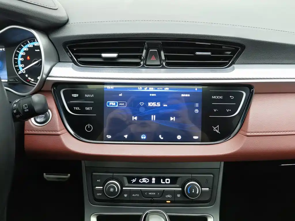 Фото 12 - Geely Vision S1
