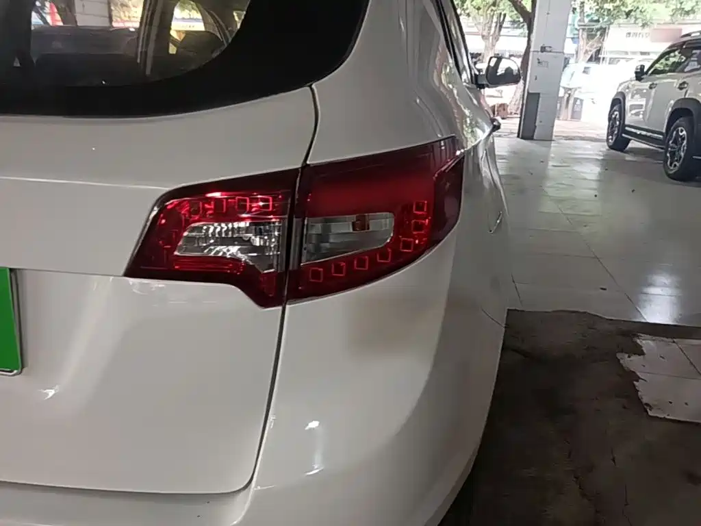 Landwind X5 2016 2014 Model 2.0T Automatic Innovation Edition