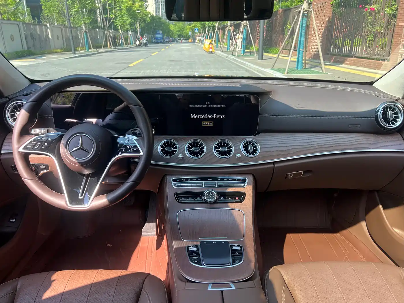 Mercedes-Benz E-Class 2023 E 300 L Sport Fashion фото 9