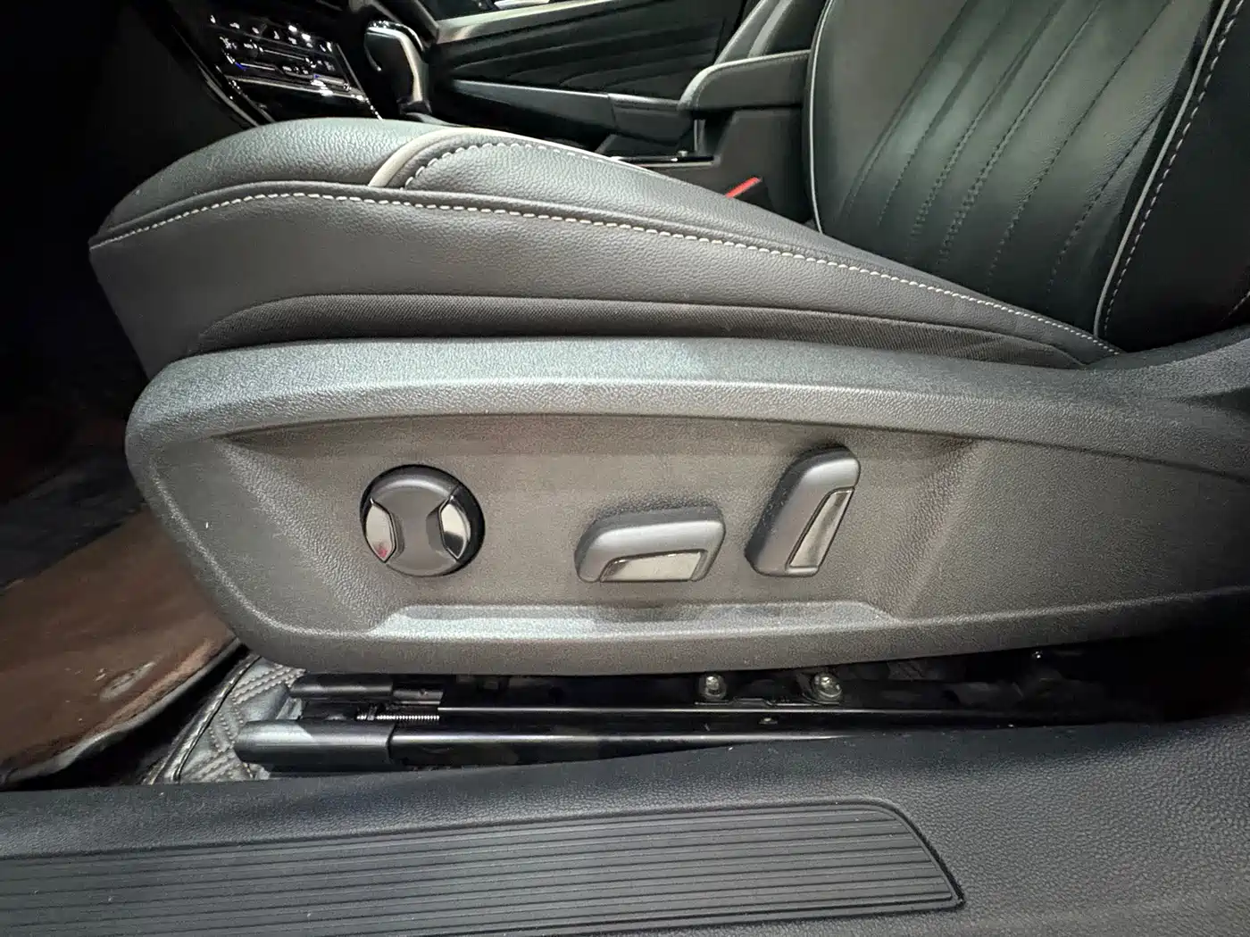 Volkswagen Passat 2023 330TSI Starlight Elite Edition фото 8